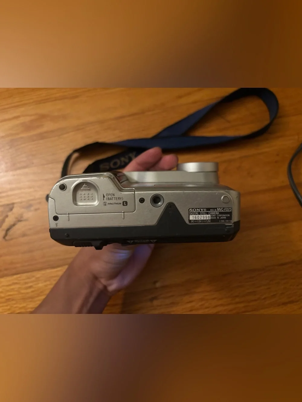 Sony Mavica MVC-FD75 Digital Camera with Battery Charger and Battery